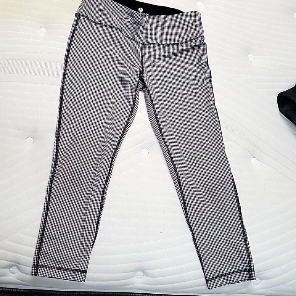 90° gingham Capri leggings